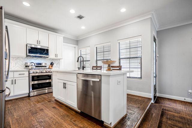 5540 Nolda Street, Houston, TX 77007