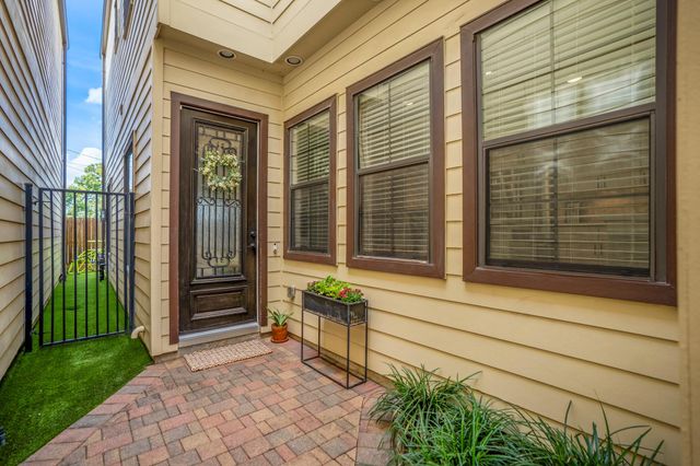 5540 Nolda Street, Houston, TX 77007