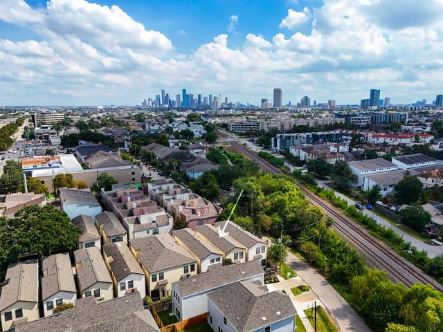 5540 Nolda Street, Houston, TX 77007