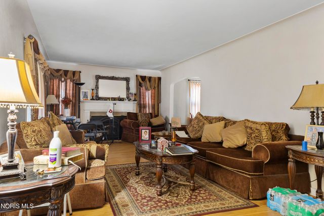 2360 Cheltenham Road, Toledo, OH 43606