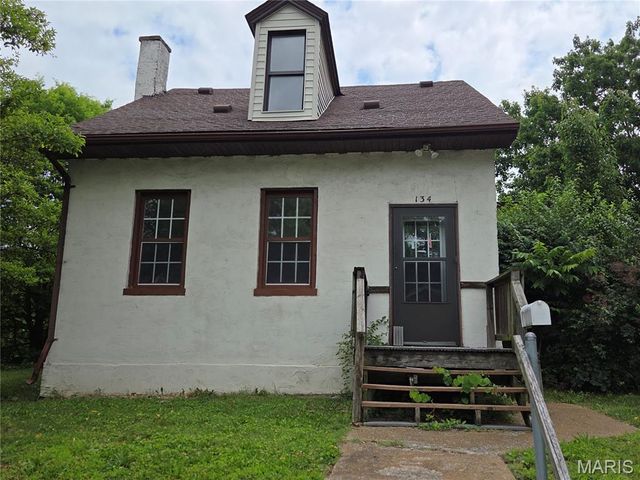 134 N Douglas Avenue, Belleville, IL 62220