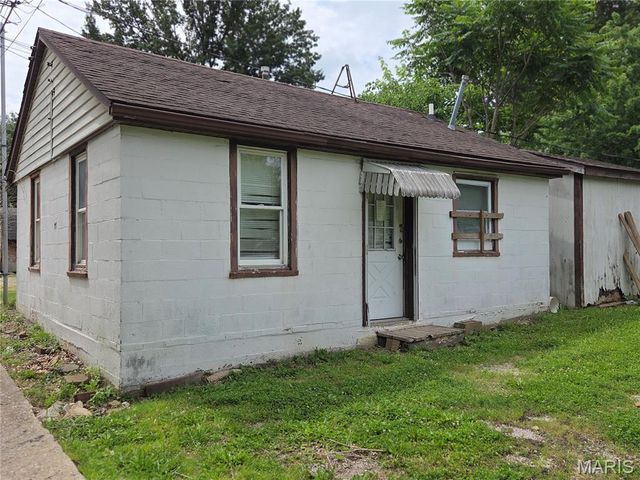 134 N Douglas Avenue, Belleville, IL 62220