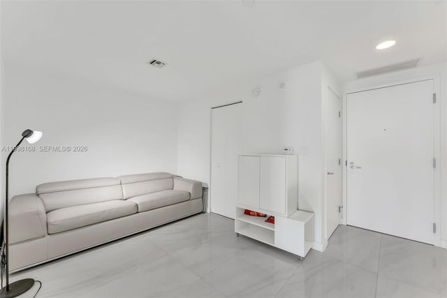 16385 Biscayne Boulevard 1819, North Miami Beach, FL 33160