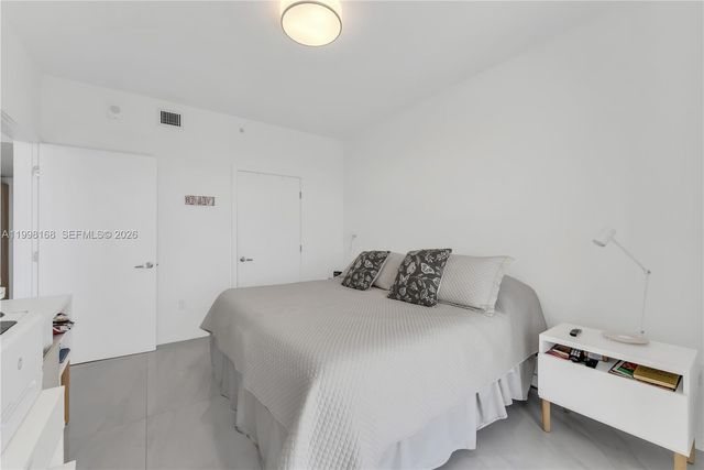 16385 Biscayne Boulevard 1819, North Miami Beach, FL 33160