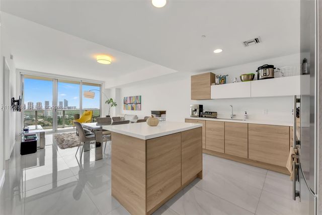 16385 Biscayne Boulevard 1819, North Miami Beach, FL 33160