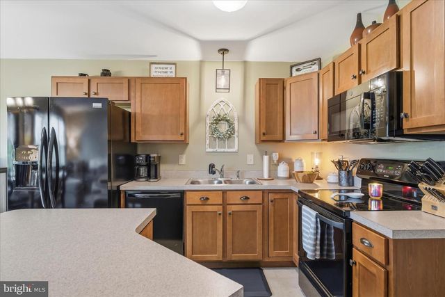 235 CEDAR RUN DR, York, PA 17404