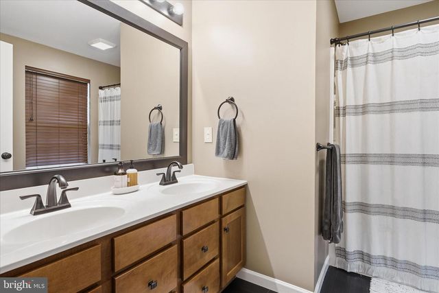 235 CEDAR RUN DR, York, PA 17404