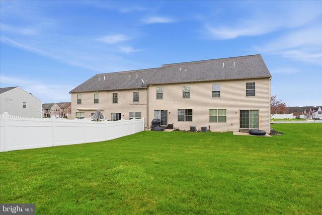 235 CEDAR RUN DR, York, PA 17404