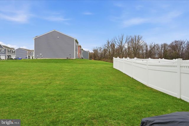 235 CEDAR RUN DR, York, PA 17404