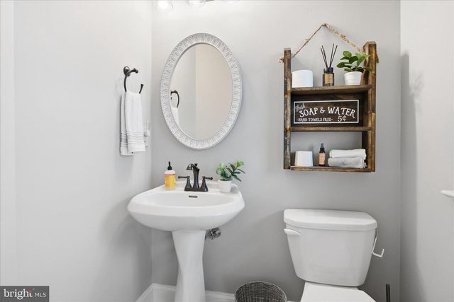 235 CEDAR RUN DR, York, PA 17404