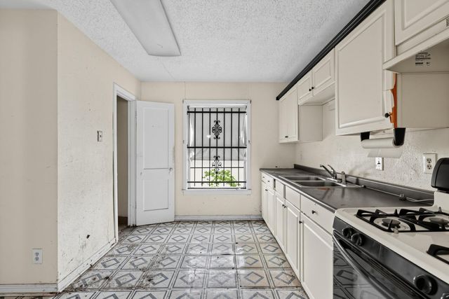 3815 Zephyr Street, Houston, TX 77021