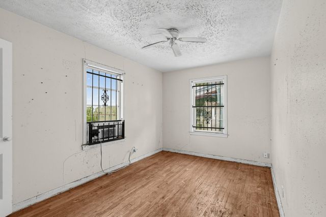 3815 Zephyr Street, Houston, TX 77021