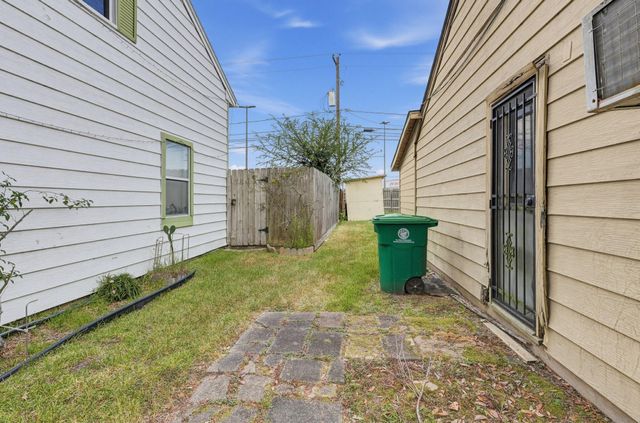 3815 Zephyr Street, Houston, TX 77021