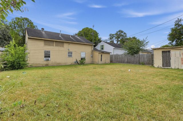 3815 Zephyr Street, Houston, TX 77021
