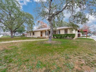 953 E Cedar, Seguin, TX 78155