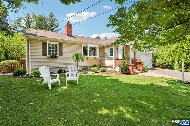6 Garden Court, Ho-ho-kus, NJ 07423