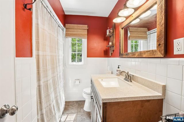 6 Garden Court, Ho-ho-kus, NJ 07423