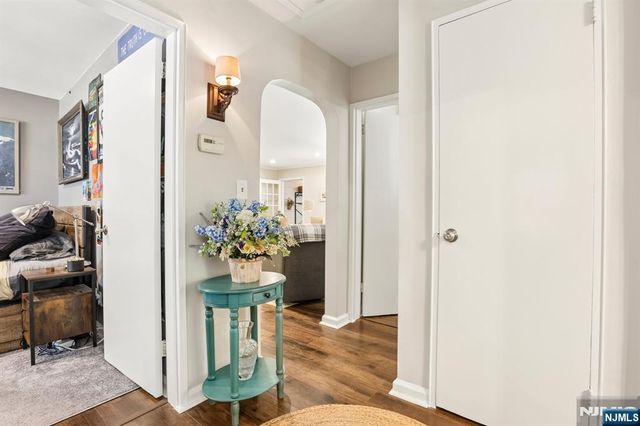 6 Garden Court, Ho-ho-kus, NJ 07423