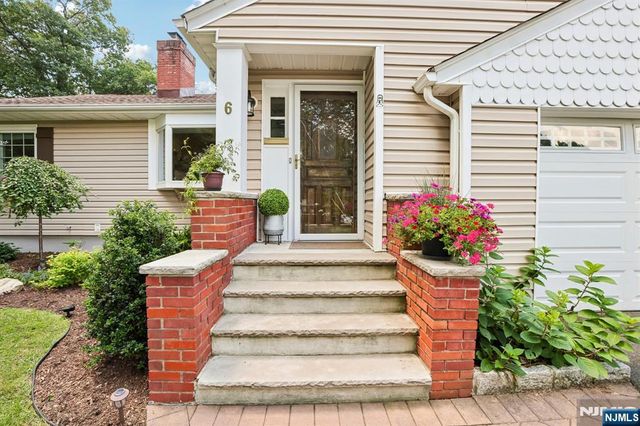6 Garden Court, Ho-ho-kus, NJ 07423