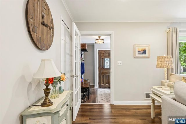 6 Garden Court, Ho-ho-kus, NJ 07423