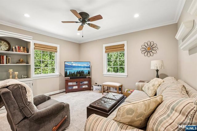 6 Garden Court, Ho-ho-kus, NJ 07423