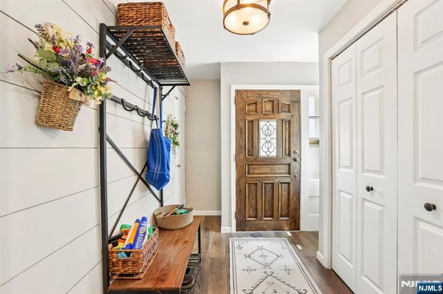 6 Garden Court, Ho-ho-kus, NJ 07423