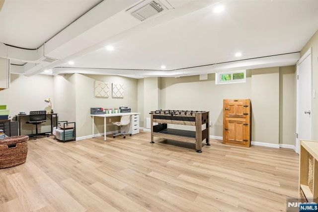 6 Garden Court, Ho-ho-kus, NJ 07423