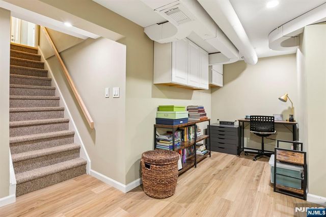 6 Garden Court, Ho-ho-kus, NJ 07423