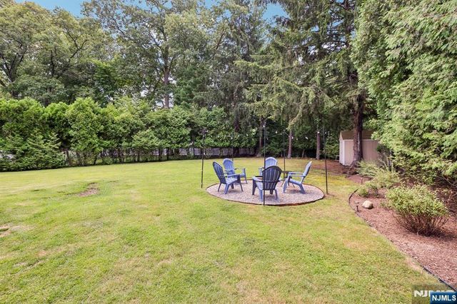 6 Garden Court, Ho-ho-kus, NJ 07423
