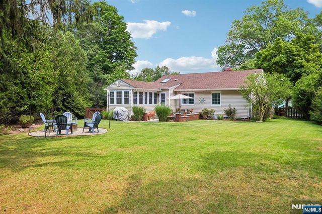 6 Garden Court, Ho-ho-kus, NJ 07423