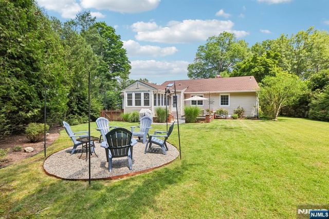 6 Garden Court, Ho-ho-kus, NJ 07423