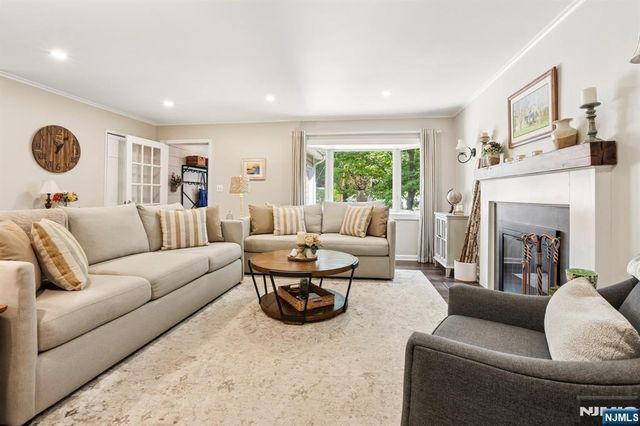 6 Garden Court, Ho-ho-kus, NJ 07423