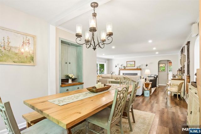 6 Garden Court, Ho-ho-kus, NJ 07423