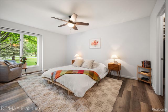 222 Glenwood Avenue, Fenton, MI 48430