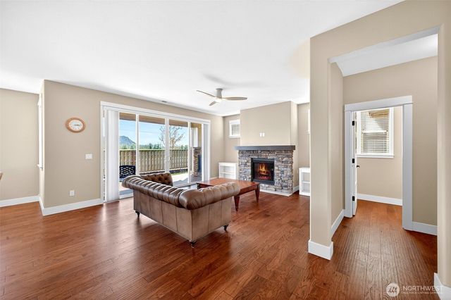 438 Riley Court E, Enumclaw, WA 98022