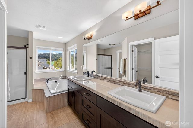 438 Riley Court E, Enumclaw, WA 98022