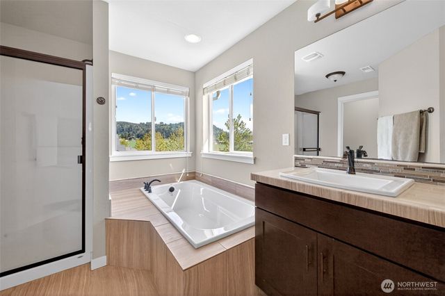 438 Riley Court E, Enumclaw, WA 98022