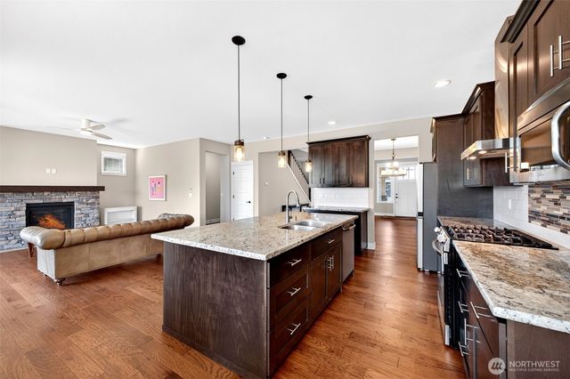438 Riley Court E, Enumclaw, WA 98022
