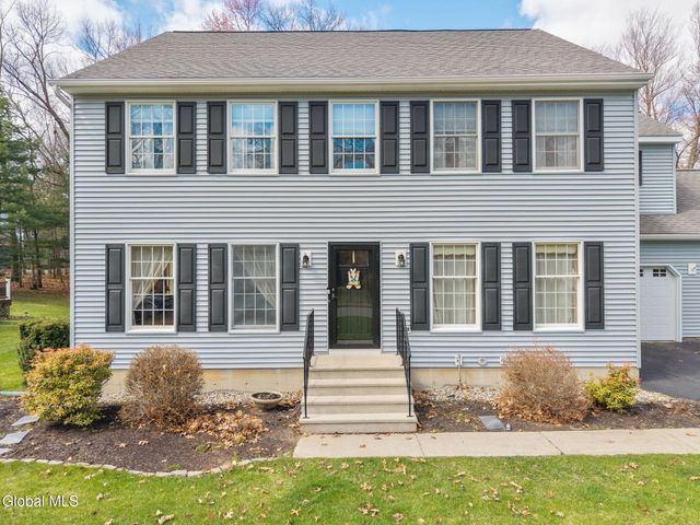 18 Hiawatha Drive, Clifton Park, NY 12065