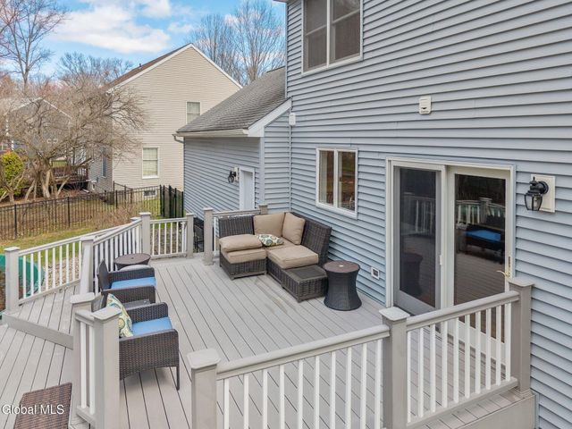 18 Hiawatha Drive, Clifton Park, NY 12065