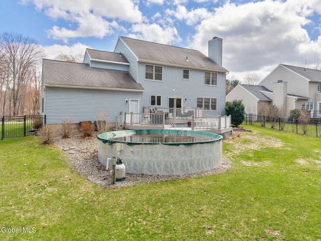 18 Hiawatha Drive, Clifton Park, NY 12065