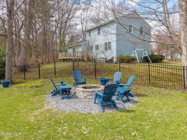 18 Hiawatha Drive, Clifton Park, NY 12065