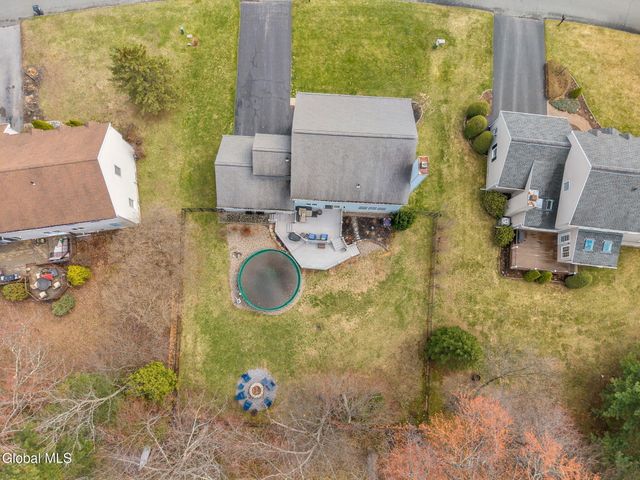 18 Hiawatha Drive, Clifton Park, NY 12065