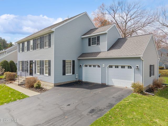 18 Hiawatha Drive, Clifton Park, NY 12065