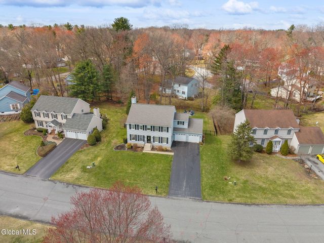 18 Hiawatha Drive, Clifton Park, NY 12065