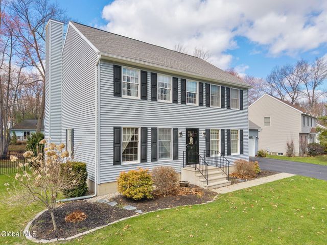 18 Hiawatha Drive, Clifton Park, NY 12065