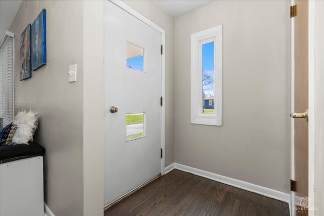 735 S Princeton Avenue, Villa Park, IL 60181