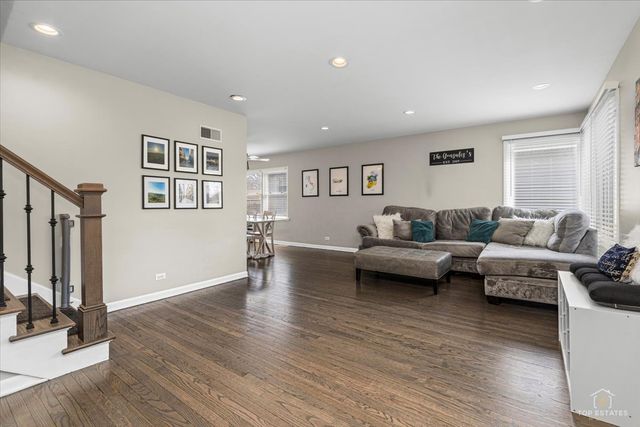 735 S Princeton Avenue, Villa Park, IL 60181