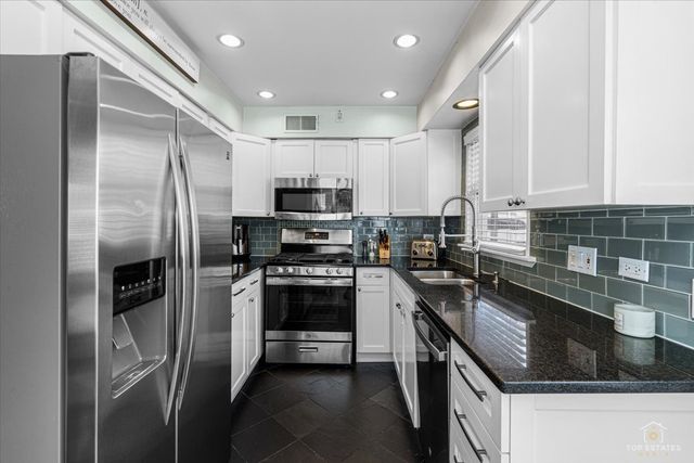 735 S Princeton Avenue, Villa Park, IL 60181