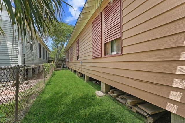 2212 32nd Street, Galveston, TX 77550